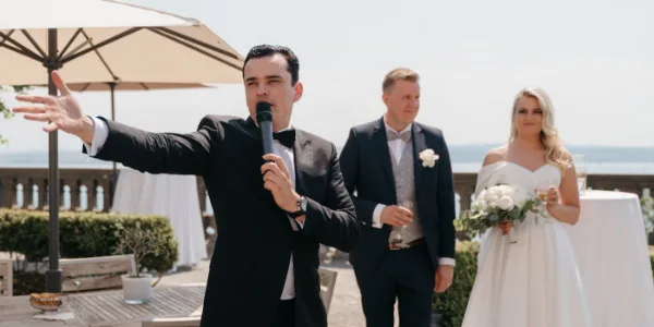 Hochzeitsmoderation im Wandel: Vom Einzelunterhalter zum strukturierten Teammodell